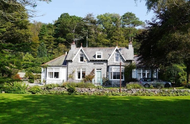 Craigrathan - a house that sleeps 7 guests in 4 bedrooms
