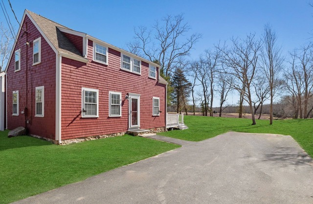 Cranberry Meadow Farm is a newly renovated Carriage House that sleeps 8.