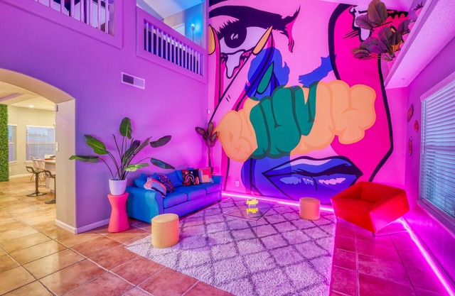 Creative Art Space, 5 bedrooms, 3 bathrooms RARE