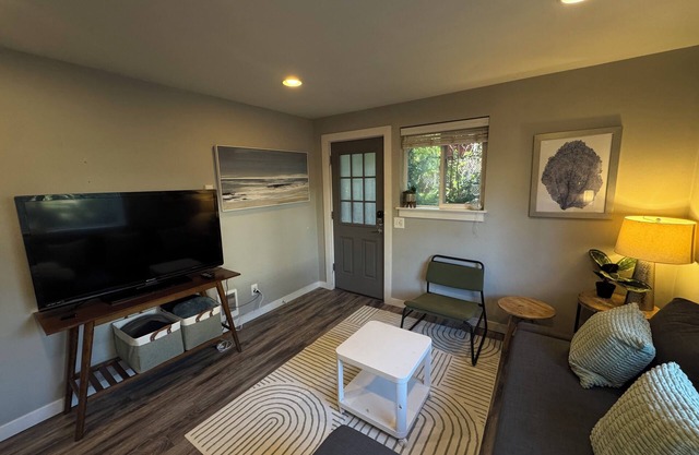 Creekside 2BR w/Large Patio in Walkable Neighborhood near Public Transit