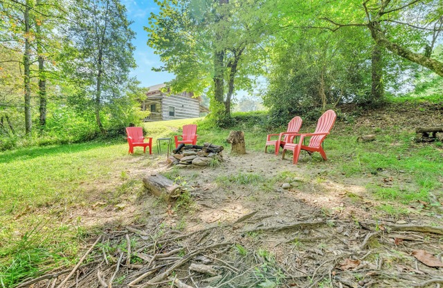 Creekside Bliss! Back Yard Creekside Retreat !