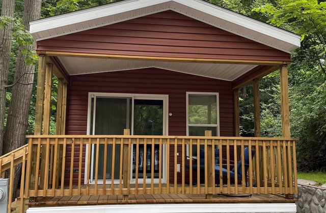 Creekside Cabin by The Ark