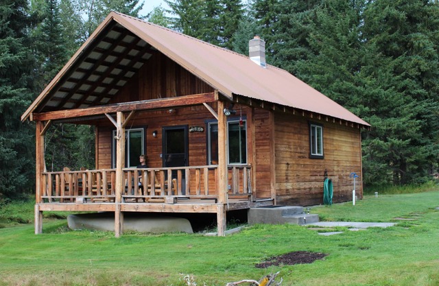 Creekside cabin in the Heart of the Swan Valley