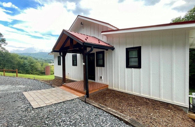 Creekside, Foosball, Games, Firepit, 2 ensuites main level