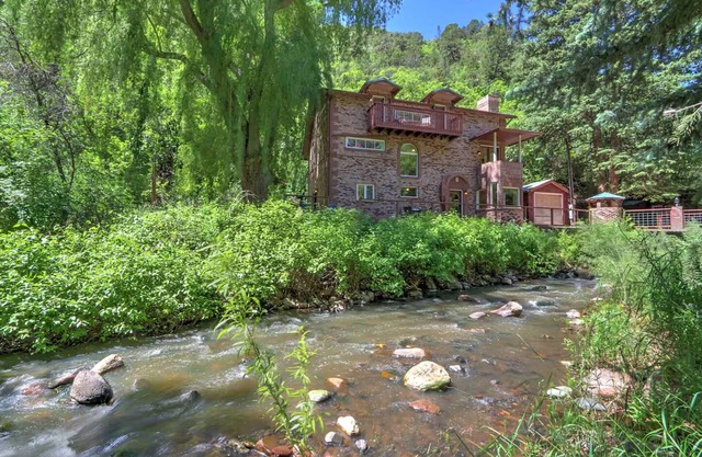 Creekside Mountain Retreat: Adventure + Relaxation