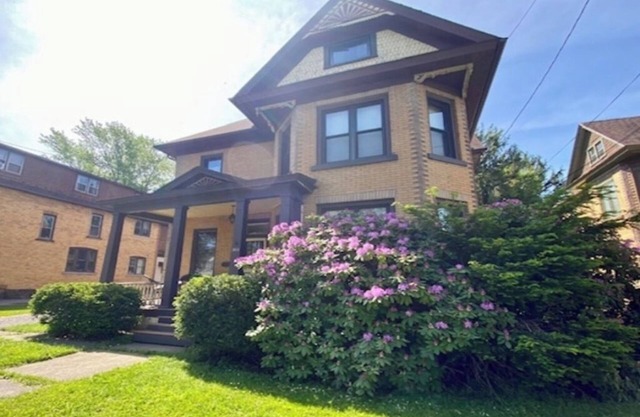 Crescentia House -1884 Victorian!