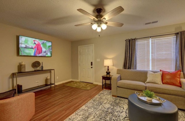 Crestside 7271 · Conveniently located next to I-20/SixFlags/Atlanta