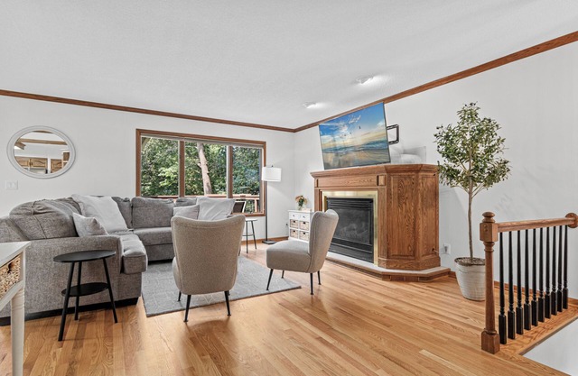 Croixwood Cottage: 5BR luxe retreat near downtown Stillwater—book today!