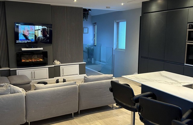 Croke Park, 3-Beds, Sleeps 6, 2 min to Tram Stop