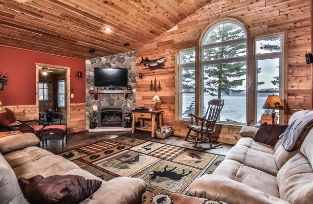 Crossroads Sandy Beach-Wooded Private with Pontoon Available "Pets now allowed"