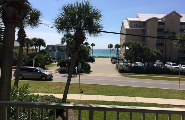 Crystal Beach - Ocean View - Steps From Beach - 2nd Floor End Unit