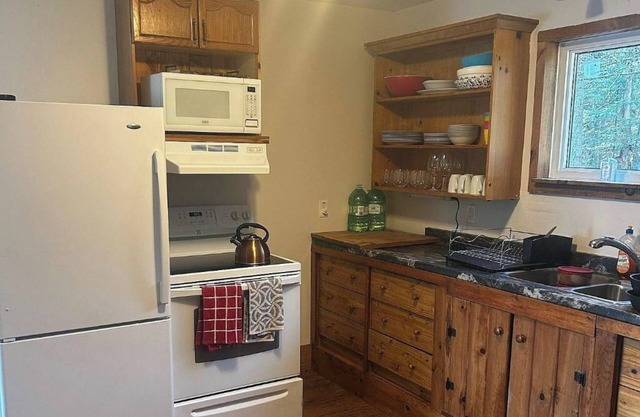 Crystal Haven Lake House tranquility found with this 3 bdrm plus bunkie retreat