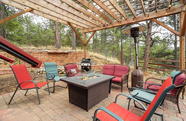 Crystal Retreat! Fire Pit, Trails & Mountain Views