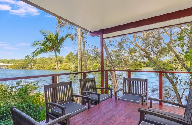 Currumbin Breeze - Classic Family Beach House on Currumbin Creek - Pet Friendly!