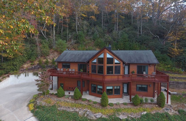 Custom mountainside home - year round Mountain View - Convenient location