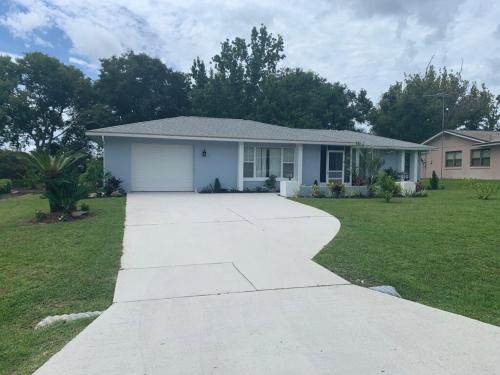 Cute 2 bedroom home, peaceful and so central !