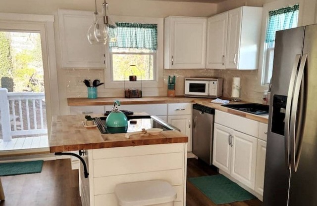 Cute and Cozy 2bd-Pet Friendly-4 Miles to LU!