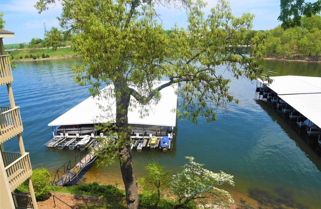 Cute and cozy lake condo with cove water views (30x10 slip FREE with a rent).