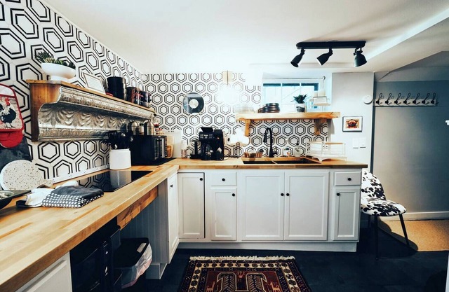 Cute & Cozy Lower Level Apartment in Sheridan