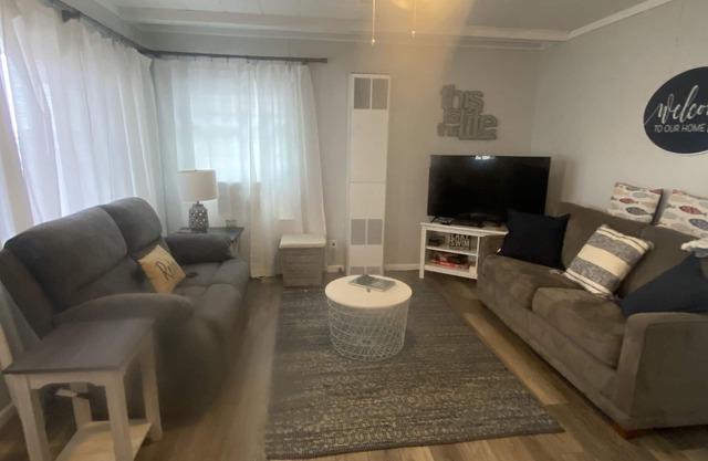 Cute, cozy, updated cottage just steps from gorgeous Houghton Lake