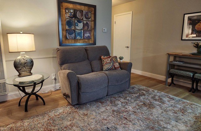 Cute First Floor Apt in Walkable Grandview