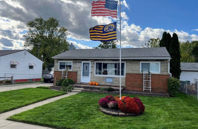 Cute home near EMU and U of M