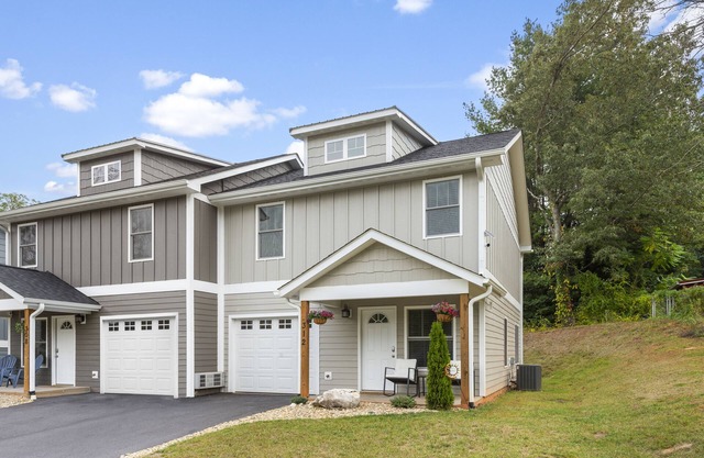 Cypress & Willow Buyout by AvantStay | 2 Home Buyout! Sleeps 16!