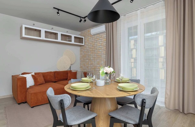 Dąbrowska 15C | Krakow | Spacious Apartment | Parking