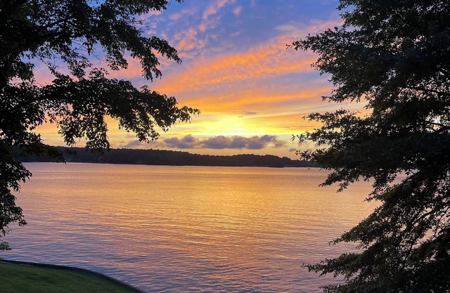 Dadeville LAKEFRONT Family Retreat w/219ft of shoreline & private boat launch!