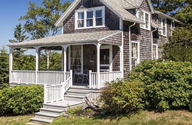 Darling Rustic Ocean Point Cottage