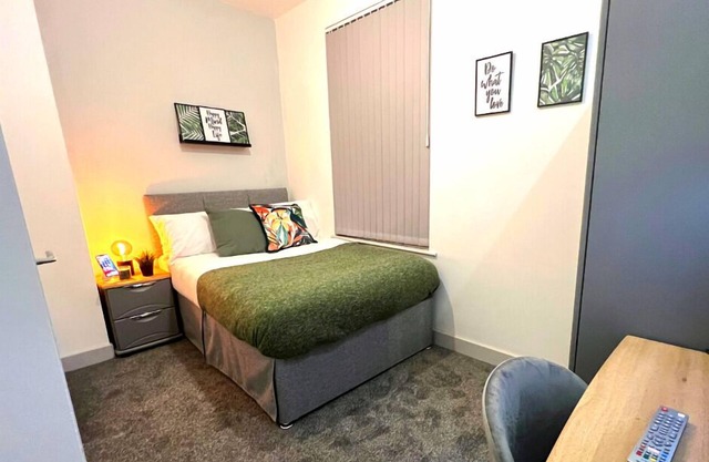 Darlington Suites Double Room with En-Suite in WN1
