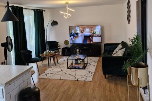 Dartford Sleeps 5 Pets Ok with Balcony & Parking