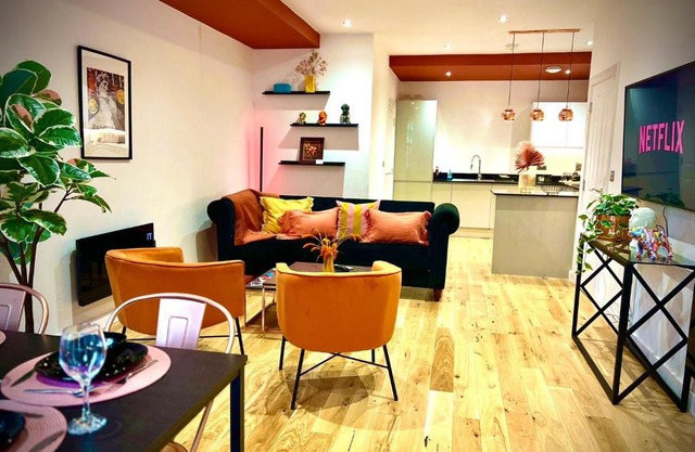 Dawn House - Wyndale Living -Bham JQ 3BR Townhouse