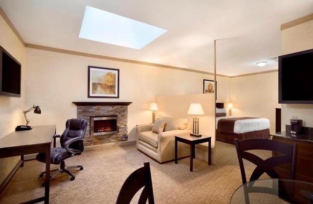 Days Inn & Suites by Wyndham Sault Ste. Marie ON