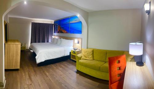 Days Inn & Suites by Wyndham Tampa - Ybor City