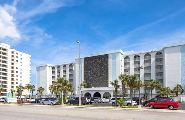 🌴 Daytona Seabreeze✨ Experience Paradise in a 2BR Villa - Sleeps 6