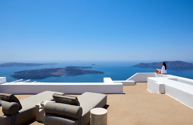 Dazzling Santorini Villa | Foyal Villa | 3 Bedrooms | Private Furnished Terrace.