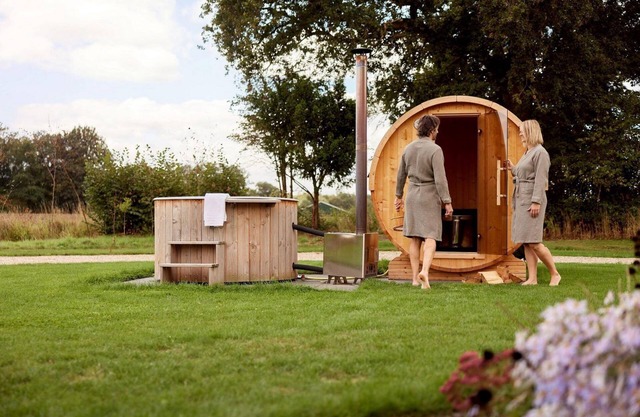 De 2-persoons versie van de vakantievilla Amalia 2 is uitgerust met een ruime sauna en hottub