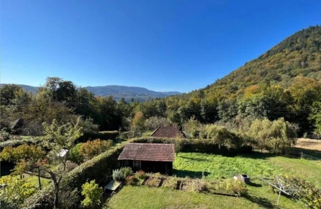 "De l'herbe jusqu'à les genoux" - 2-room apartment