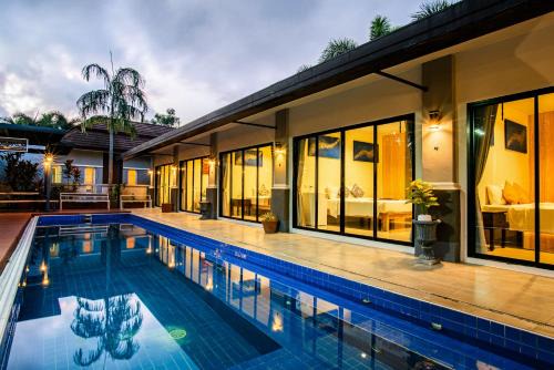 De palm poolvilla by KC