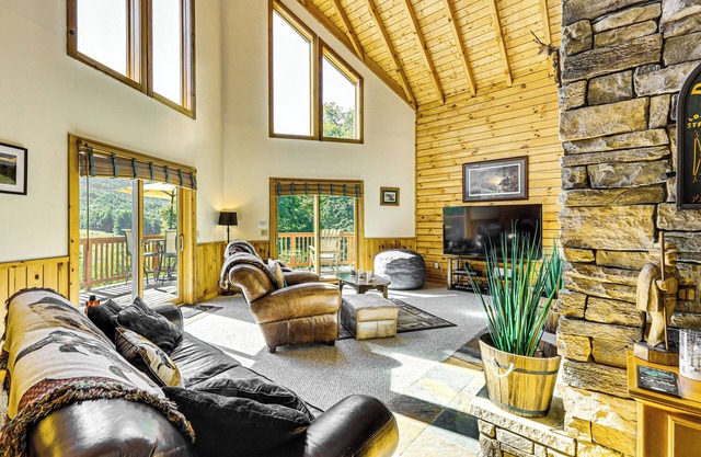 Deck & Mtn Views: Log Cabin By Snowshoe Mountain!