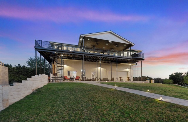 Deep Waterfront~Boat Dock~Game Cave/Bar~Pavilion~Balcony, sleeps 15