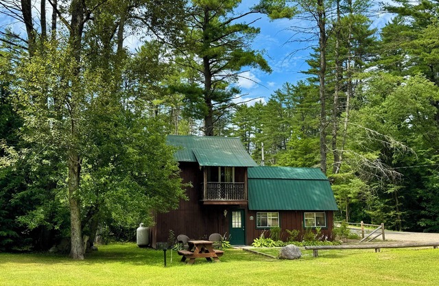 Deer Run, pool, steps from Loon Lake