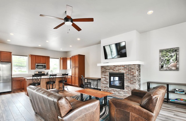 Deer Springs Townhome - Jordanelle & Deer Valley Views! Private Hot tub!