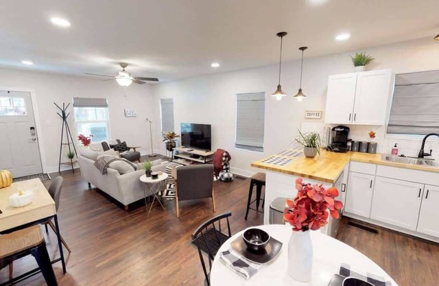 Delano Delight - Near Downtown - Pet Friendly!