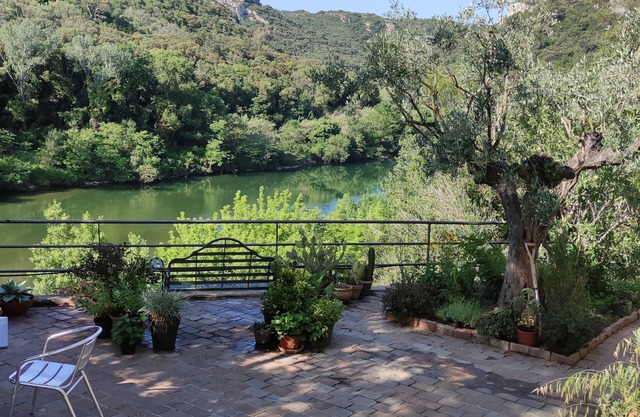 Delightful Riverside Apartment with River Views, The Lower