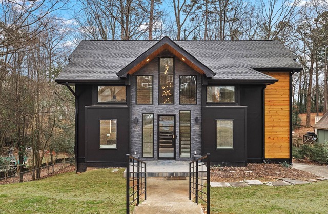 Deluxe 3Bed 3Bath Home - Dresden East Neighborhood Atlanta