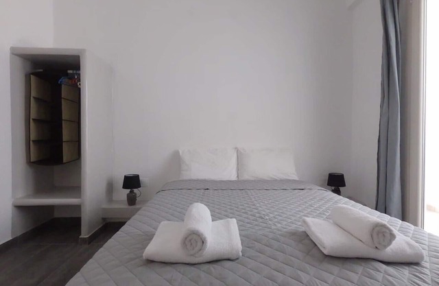 Deluxe 4 persons Studio 30 meters from Perissa Beach