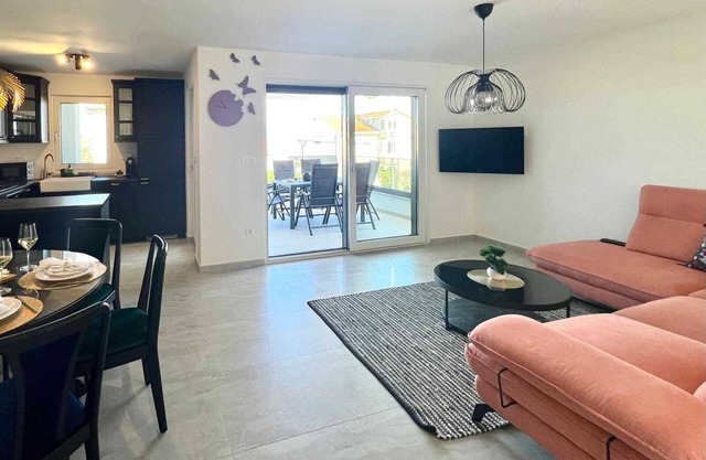 Deluxe Apartment II. near the beach