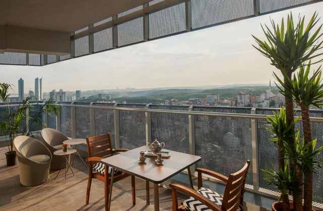 Deluxe Apartment with Shared Pool and Refreshing View in Maslak